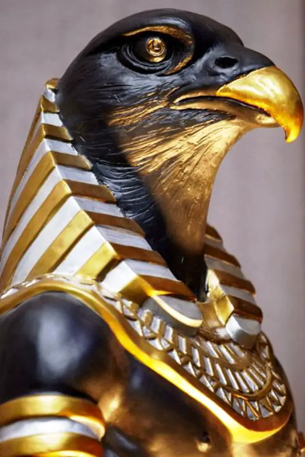 Horus: nacimiento, poderes, símbolo y mucho más