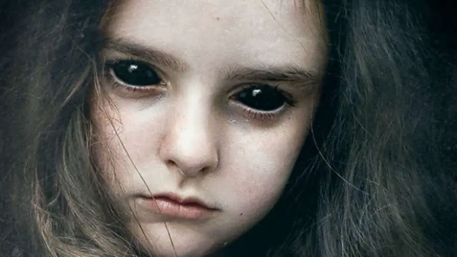 Los niños de ojos negros, lo que no sabías sobre este mito