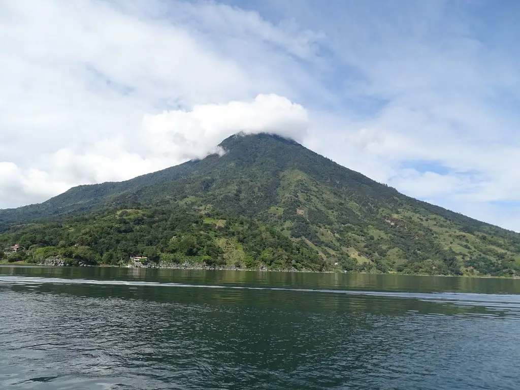 Descubre todo sobre la historia del lago de Atitlán, es muy antigua