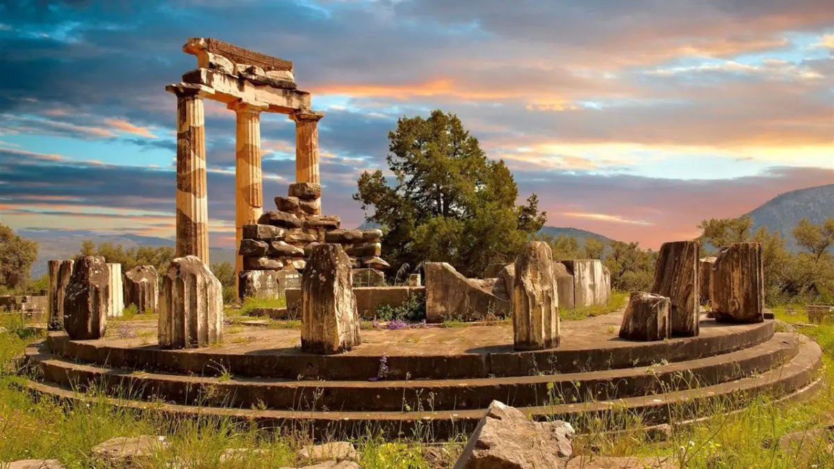 El templo de Apolo en Delfos, historia y mitología griega
