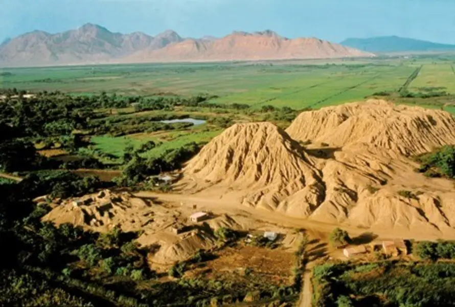 Conoces el Complejo arqueológico Huaca Rajada? Aprende todo aquí